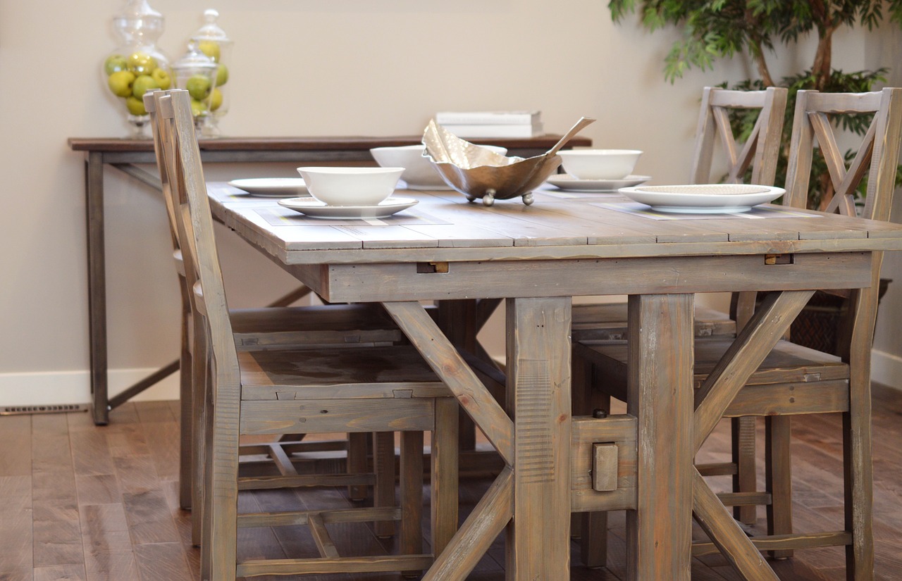 Chaise bois blanchi : une touche de charme pour une décoration intérieure élégante